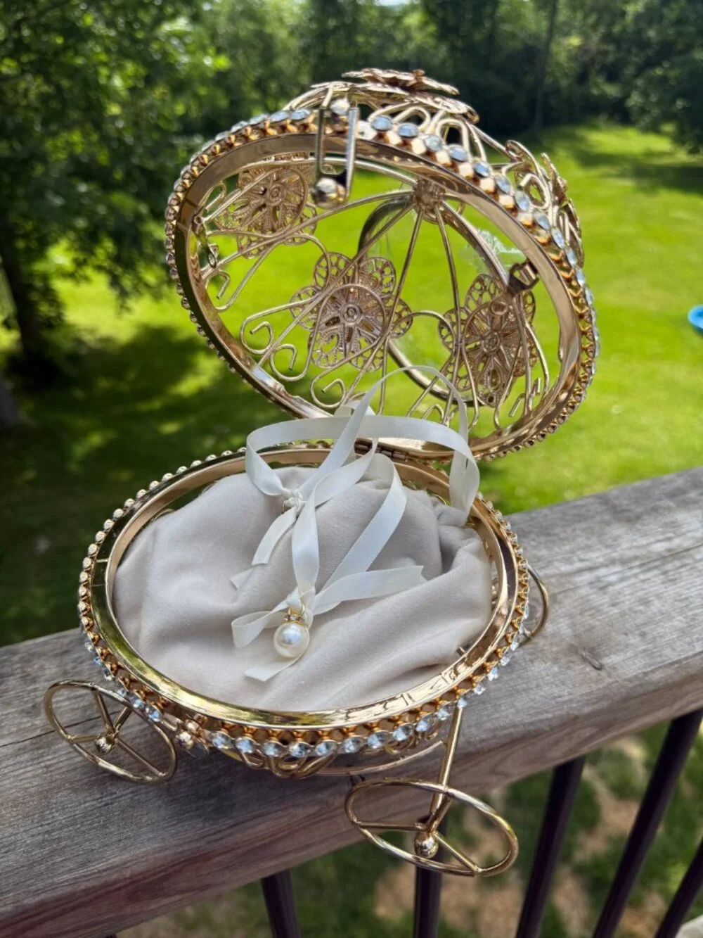 NEW Cinderella Princess Carriage Novelty Wedding Purse/Crossbody Bag - Picture 3 of 3